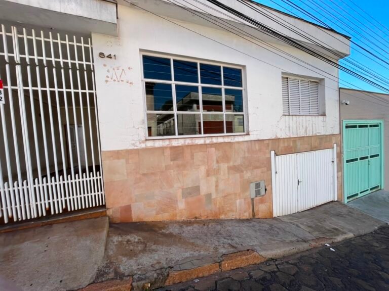 Excelente casa no centro da cidade